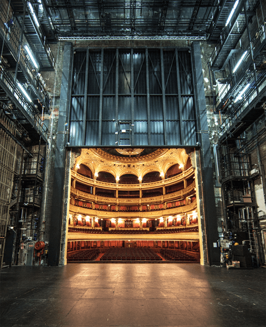 Salle Favart depuis les coulisses © Yoann Laporte